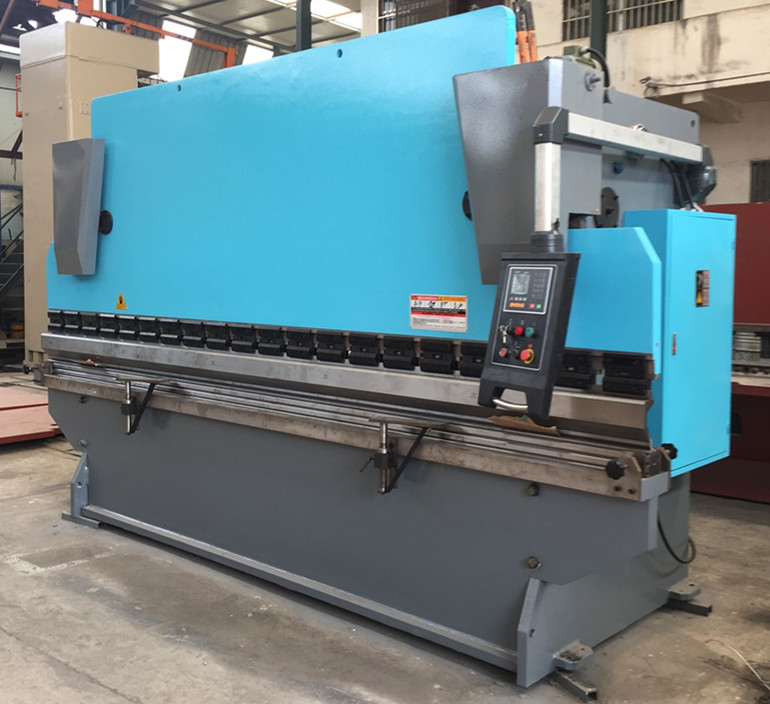 WC67Y-300T �� 4000 hydraulic CNC bending machine